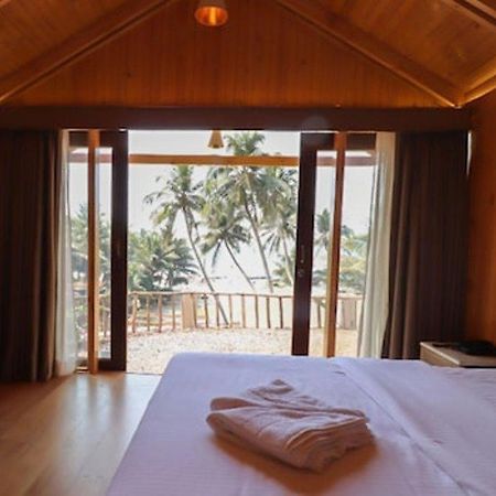 Flamingo Beach Resort Гоа Екстер'єр фото